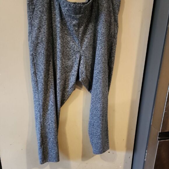 Torrid Leggings Size 4 EUC Gray Casual Pants WITH POCKETS - Picture 1 of 6
